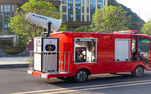 2座除塵車，道路降塵霧炮車